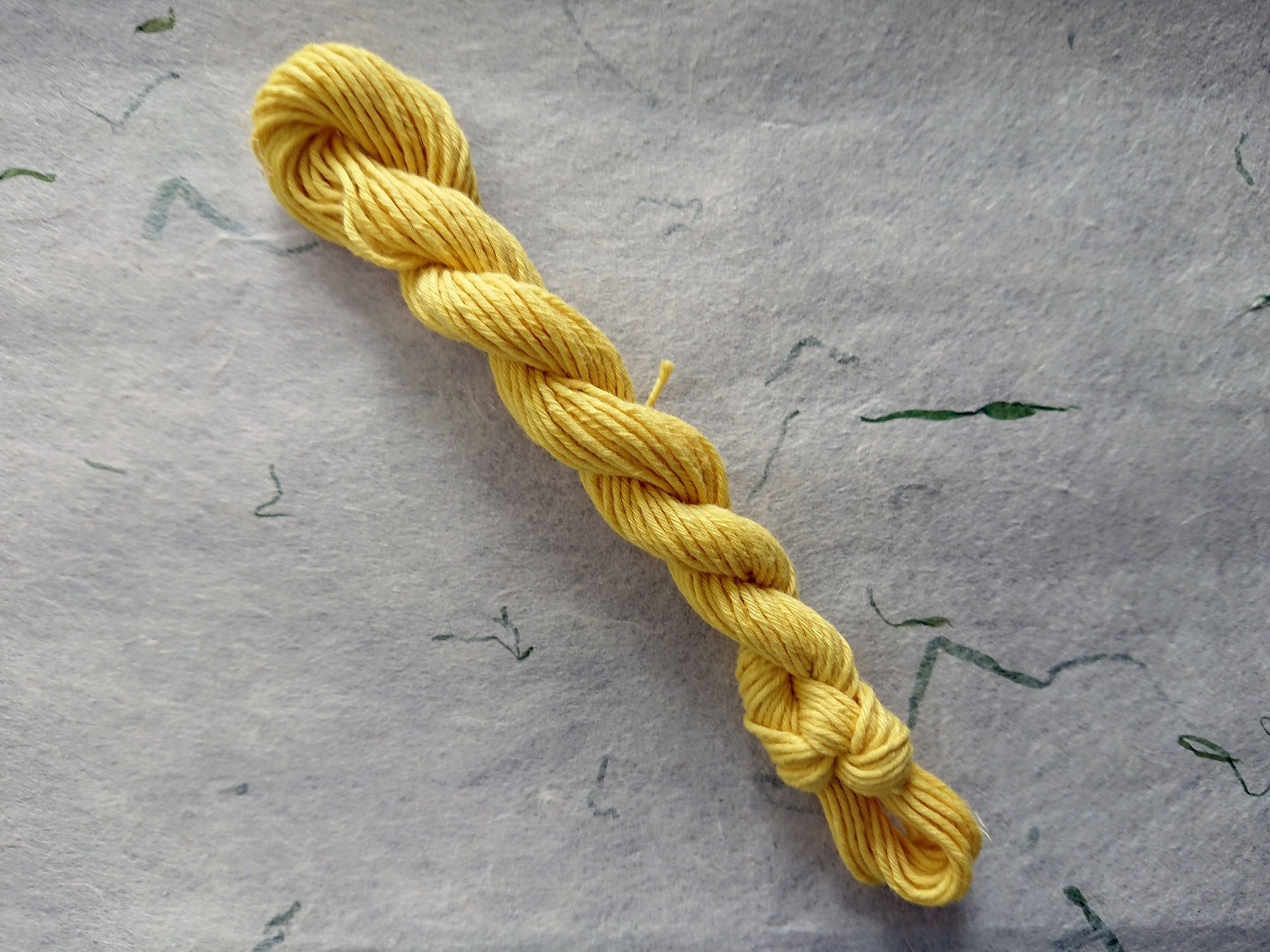 りんご染め　草木染め綿糸