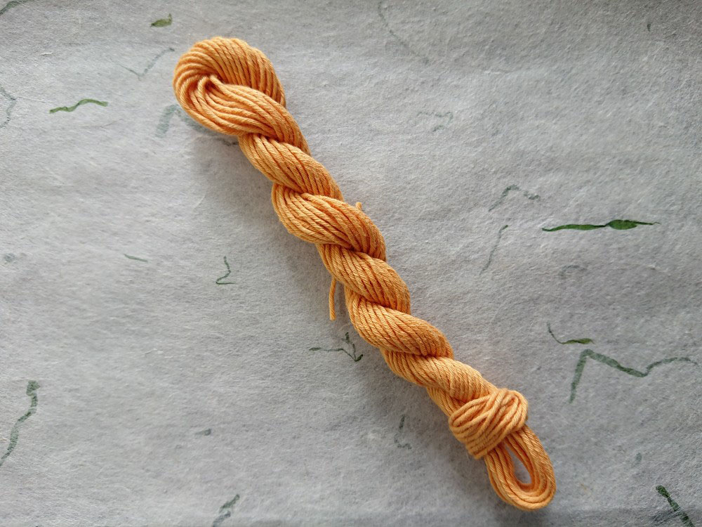 りんご染め　草木染め綿糸