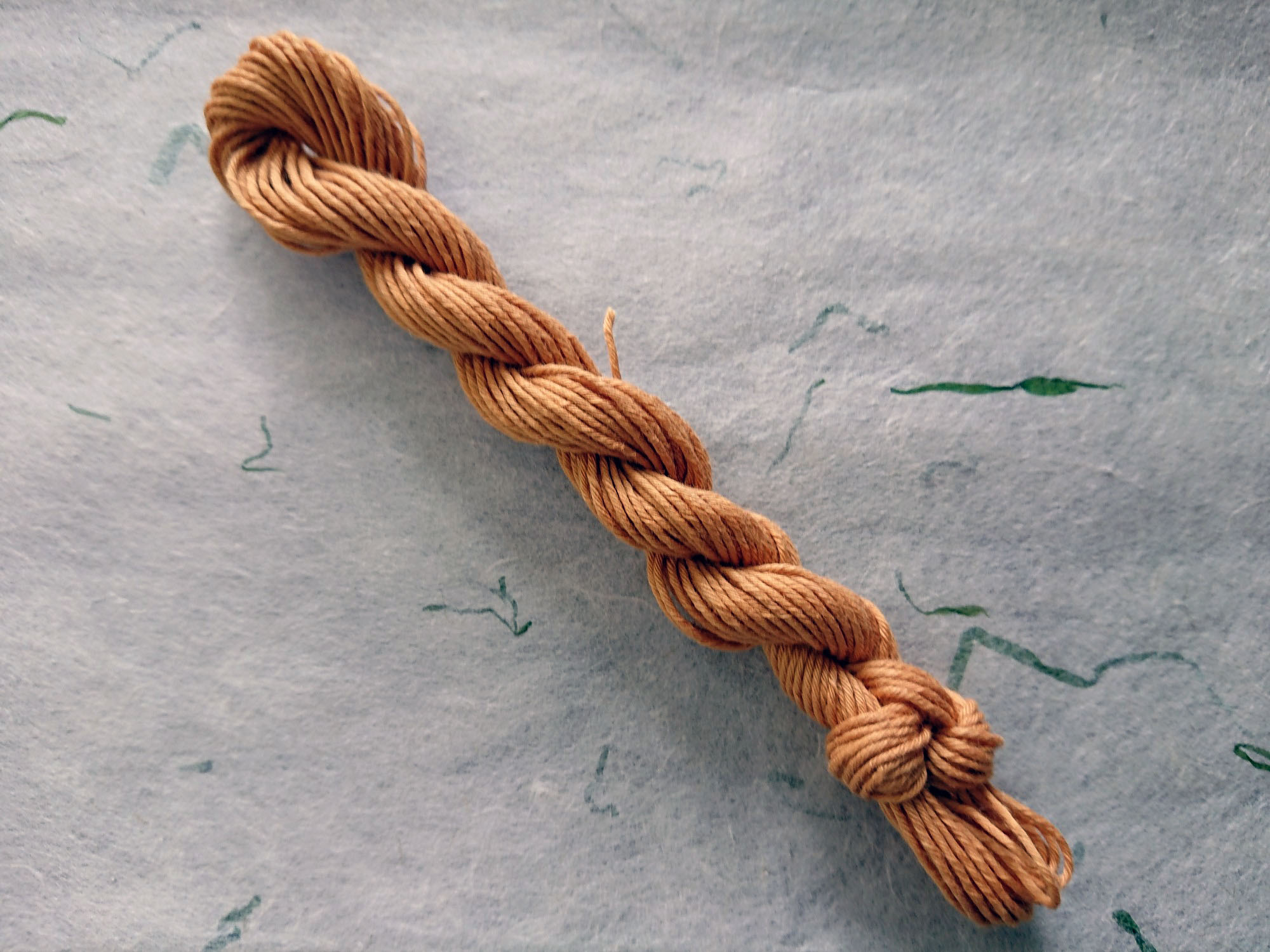 りんご染め　草木染め綿糸