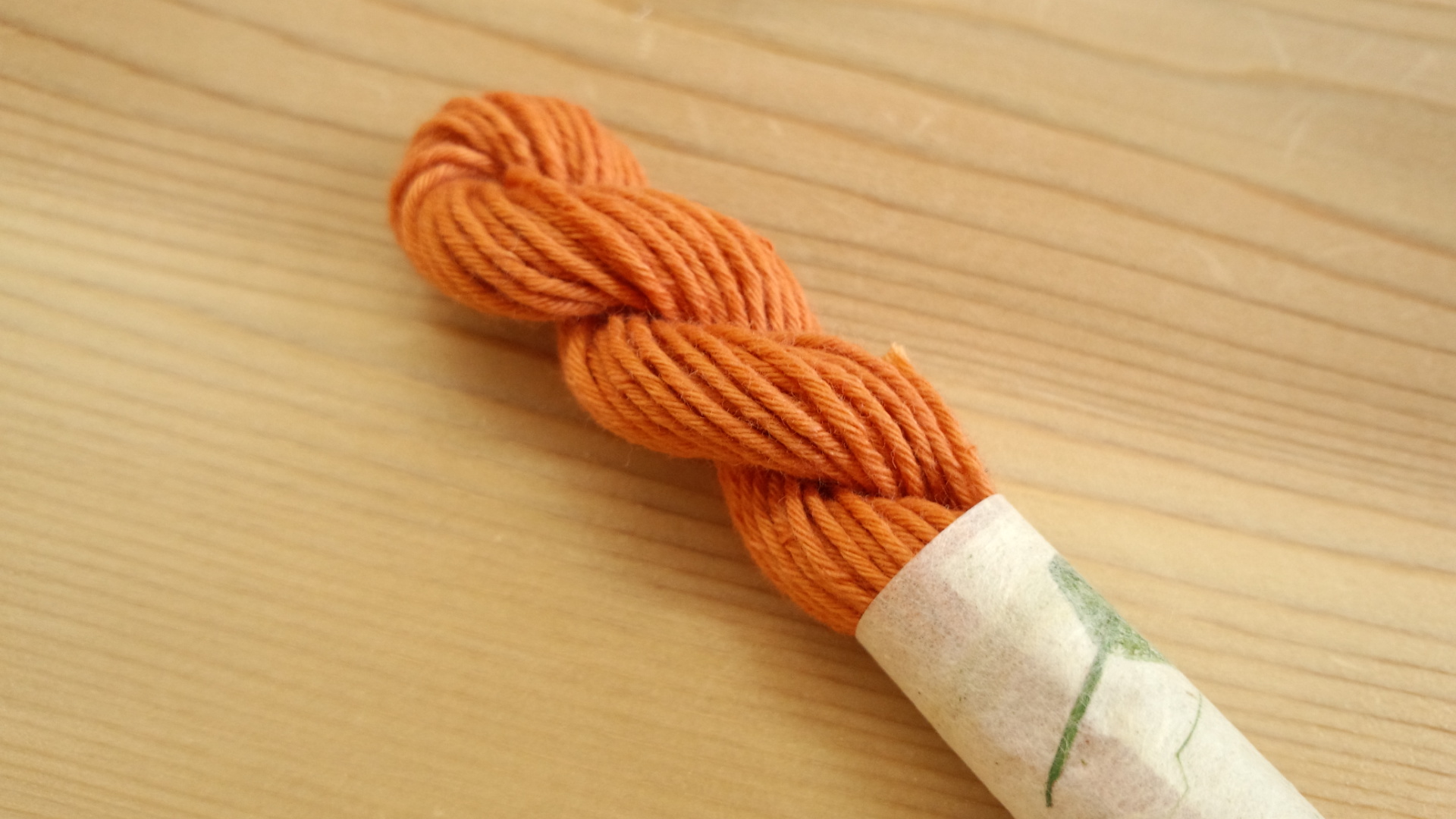 オリーブ染め　糸　草木染